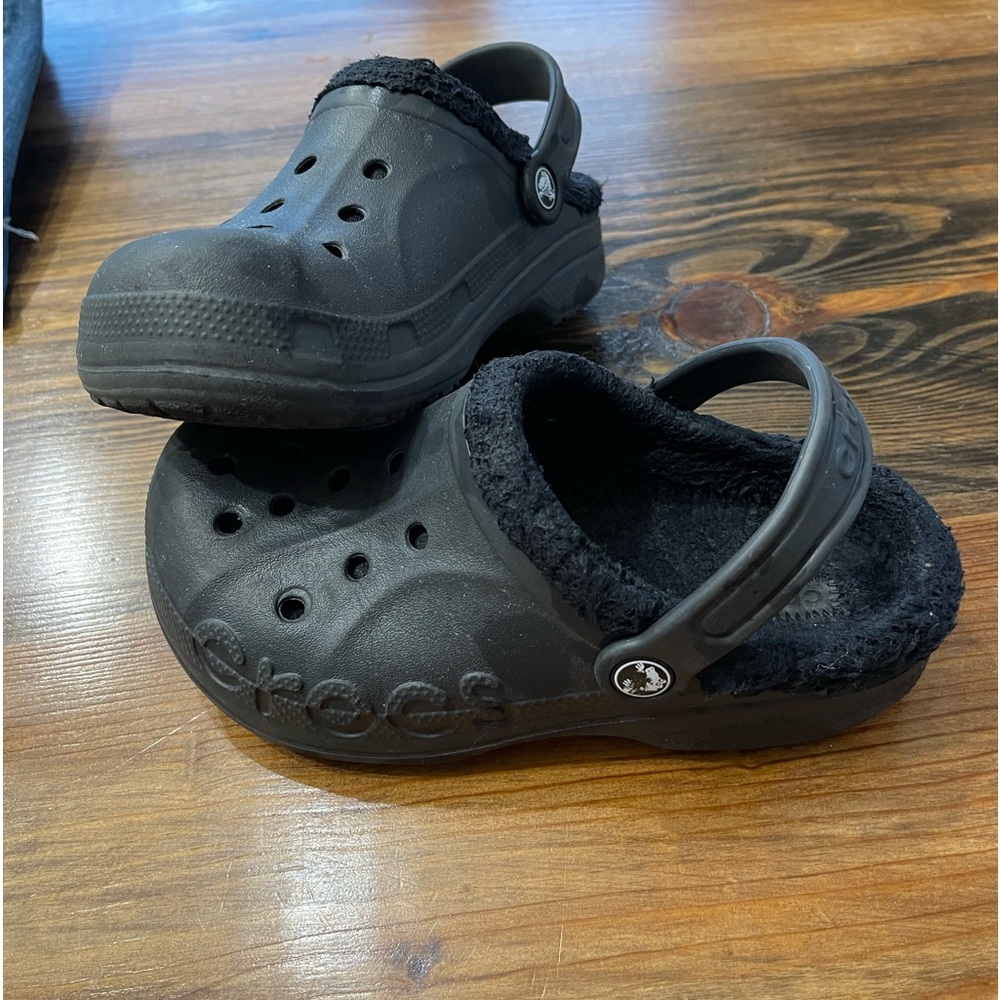 Unisex lined Crocs. Male size 3, female size 5
